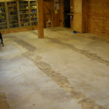 A room with some floors and walls that have been removed.